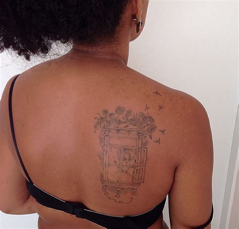 Tatuagens em pele negra Explore ferramentas e acessórios de beleza no SHEIN