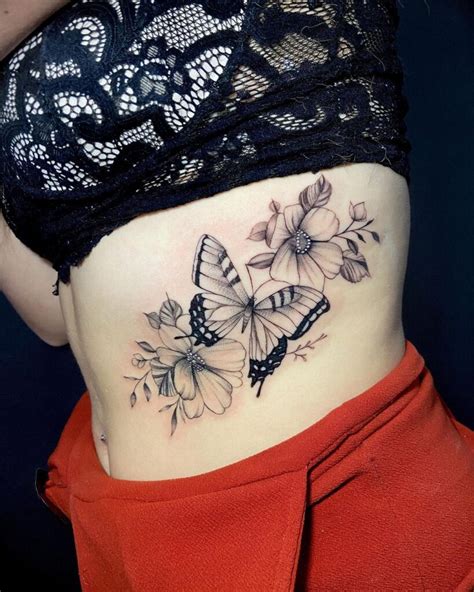 Tatuagens femininas na coxa  Marcielly Thomé