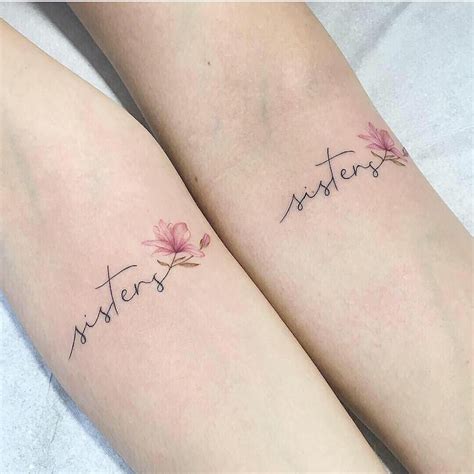 Tatuagens frases A tatuagem do compasso no quadril da menina