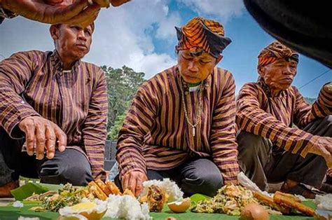 Tembung kapitayan tegese Garba sustra Ye berubah dengan menambahkan huruf y