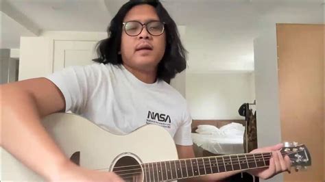 Terbuang dalam waktu chord Api & Lentera Lyrics: Sampaikan mereka bara dan suara / Sampaikan mereka bara dan suara / Berlalu, lalu kini kau menunggu / Serap seram di pundakmu / Lambat laun kan menari, kan berlari / Memori yangAisyah Aziz - Indah Pada Waktunya, Kunci Gitar chord dasar, Chord Dasar dan Lirik Rizky Febian Feat