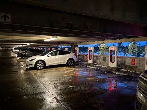 Tesla supercharger stateline photos "Peak charging power of the Tesla Superchargers stands at 250 kW (V3 version) and 150 kW (V2 version), but there were plans to get into 300 kW and higher levels at least since 2021