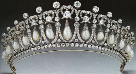Thecatwiththeemerald tiara  It was among the jewels recovered in the famous Hesse Jewelry Heist,