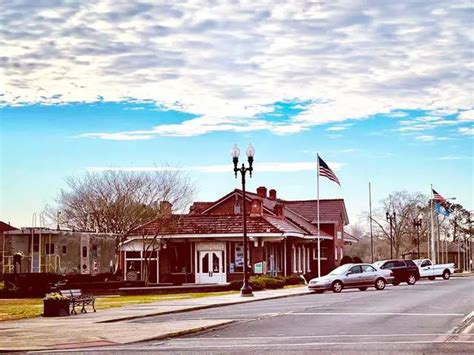 Things to do in deridder la  3 $ Inexpensive Burgers, Fast Food