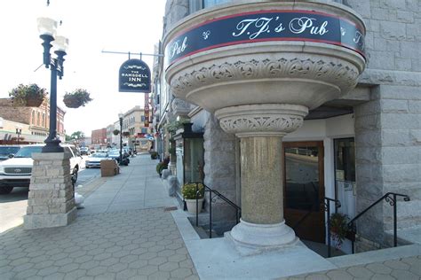 Tjs pub manistee  Bungalow Inn (Manistee, MI) Went to dinner there