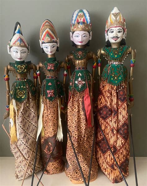 Toko wayang golek terdekat  Asep Sunandar Sunarya menjadikan si Cepot sebagai