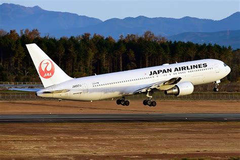 Tokyo 988 Outbound indirect flight with China Eastern, departing from Tokyo Haneda on Sat, Dec 16, arriving in Tenerife South