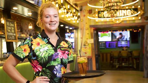 Topless waitress sunshine coast  Once you’ve chosen a service provider, contact them with event details, such as the date, duration, number of guests, and any specific requirements