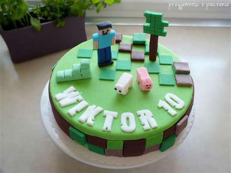 Torte minecraft  I know ZERO about Minecraft, but when your best friend's son requests a theme, you google it and get down to business