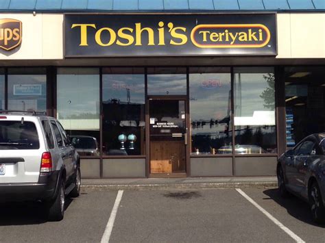 Toshi's teriyaki kenmore Stir fried noodle with chicken and mixed vegetable beef, pork add $1