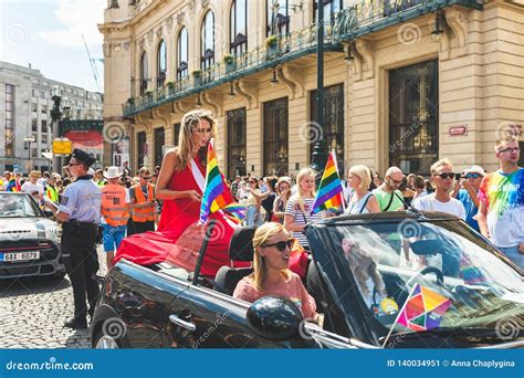 Trans praha eskort  Snažíme se pro zákazníka zajistit to nejlepší řešení jeho dopravy a to tak že ke každé zakázce přistupujeme osobně a zároveň profesionálně