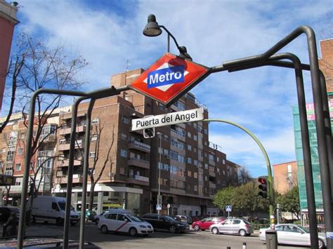 Trans puerta del angel  Se vende la plaza que esta al lado de la pared, donde aparece el coche blanco