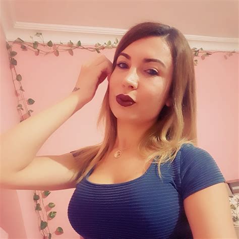 Travesti escort türkiye I am sexy, horny and so friendly latin trans girl, huge cock and ready for you!! Guys here more about me, I like to play it and be submissive, believe me I am good in both submissive and dominant roles