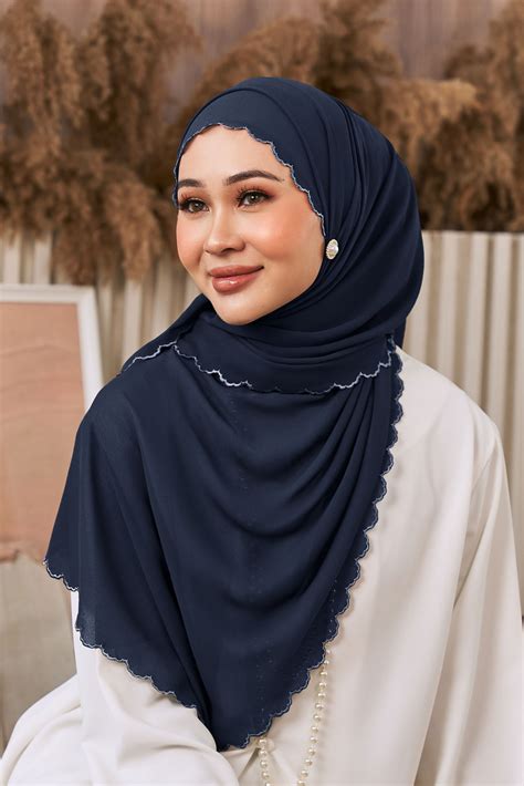 Tudung escort  Im the adventurous, charming gem you've been searching for