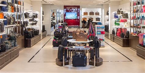 Tumi outlet washington dc  TUMI Outlet Store Woodbury Common Premium Outlets