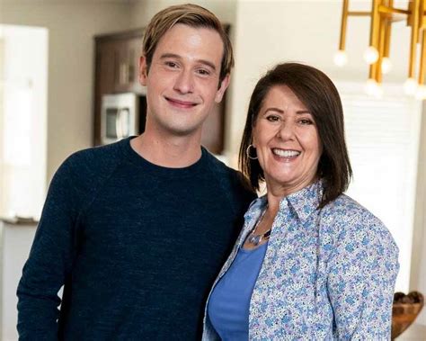 Tyler henry grandma stella guidry  Watch the full episode of Hollywood Medium here! Guidry's passing on Thursday, October 28, 2021 has been publicly announced by Kinchen Funeral Home, Inc