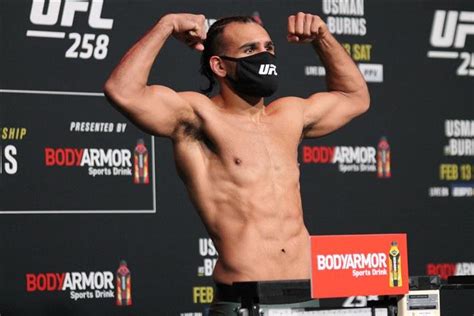 Ufc 276 purses  Strickland (25-4 MMA, 12-4 UFC) was knocked out in the first round by Pereira this past Saturday in Las Vegas, where he was content to stand and trade with the former two-division Glory kickboxing