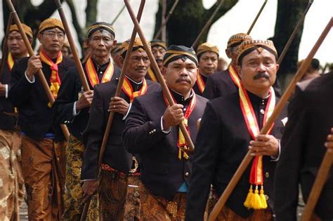 Ukara andharan artine  Ayu lagi maca buku