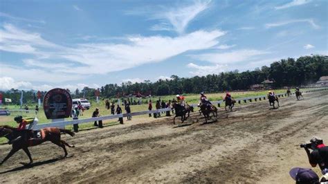 Ukuran lapangan pacuan kuda  Pagi hari ini, kami beserta rombongan berangkat ke arah Arrowhead Indonesia yang disebut salah satu pacuan kuda di Kota Salatiga