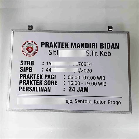 Ukuran plang bidan sesuai permenkes  tenaga keperawatan dan/atau tenaga kebidanan; c