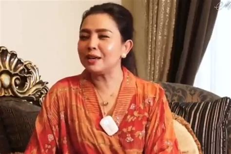 Umur mayang sari  Darah seni memang sudah mengalir di dalam diri Mayangsari yang diturunkan dari kedua orang