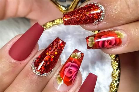 Unhas encapsuladas vermelhas  As duas cores em conjunto nos remetem ao glamour e sofisticação, ideal para quando se deseja unhas poderosas