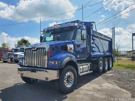Used western star tri drive  18 speed manual RT46-160s on airbag suspension
