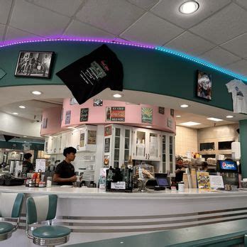 Van dorn diner hours Specialties: Silver Diner was founded on the idea of creating a neighborhood gathering place serving updated American Classics with Authentic Diner Hospitality