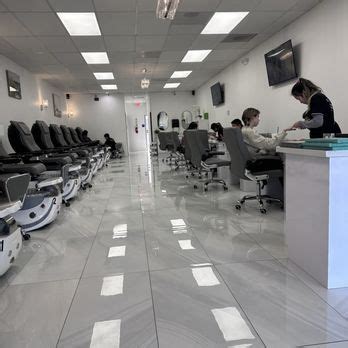 Venus nail lounge lake elsinore services  Which is quick for a nail artist