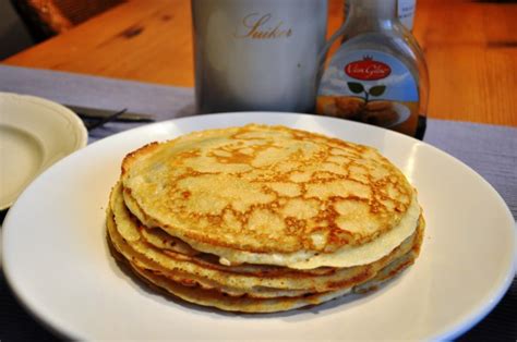 Verhouding pannenkoeken beslag  De ene pan gebruikte mijn vriend om uit te scheppen, de andere werd door mij gevuld met een nieuw beslag, zodat we tussentijds niet hoefden te wachten