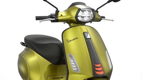 Vespa kopen vlaardingen  Het heeft een nieuwe 174cc eencilindermotor met een vermogen van 13 kW bij 8500 tpm en een koppel van 16,5 Nm bij 7000 tpm