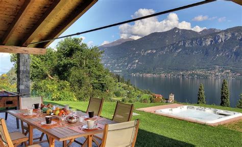 Villa fiume bellagio  It has a spectacular and wide park, where you can enjoy the temperate climate surrounded by trees and flowers