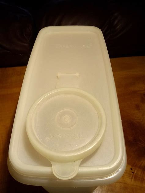 Tupperware Cereal Keepers Containers Flip-top Lids 469 1588 