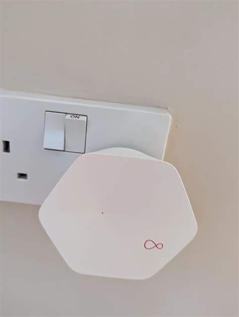 Virgin wifi booster flashing white light  Will the pod still work or does it have to be 1 single network