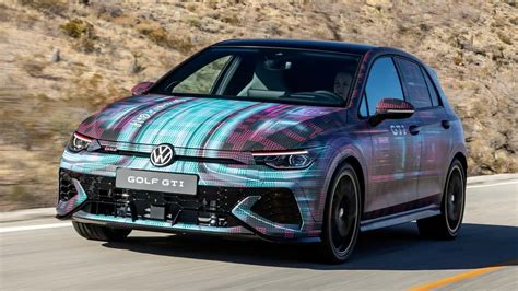 2024 Volkswagen Golf vs. Volkswagen Golf GTI