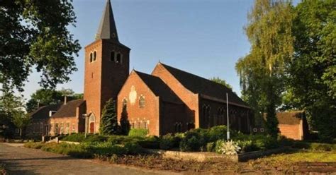 Vredeskerk enschede  There is the war memorial of Enschede, a sculpture group of Mari