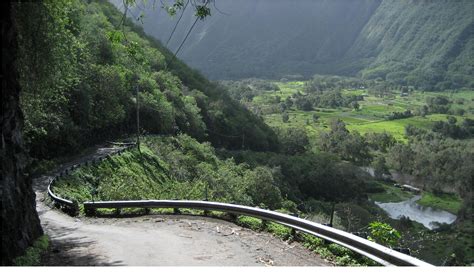 Waipio valley road closure  The Waipio Valley Road is a 25% grade paved road that descends 900 feet in only one