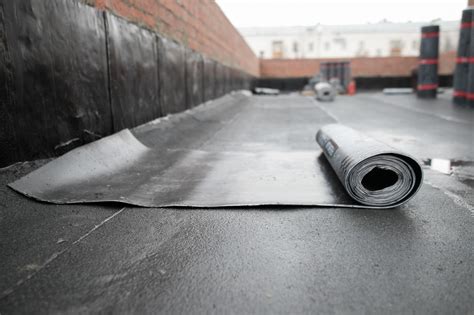 Waterproof roof membrane b&q Provides a flexible and resilient barrier to penetrating damp on walls and floors