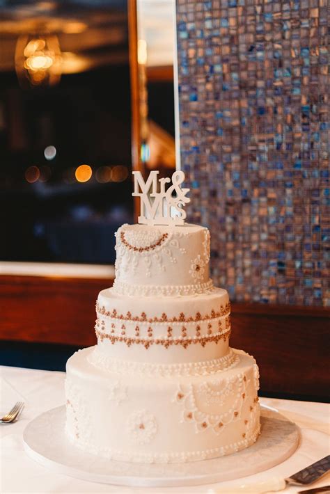 Wedding cakes shreveport  Let us customize a cake for the occasion: birthdays, baby showers, anniversary parties, weddings—you name it