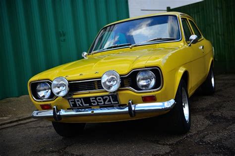 Wheeler dealers escort mk1 With a budget of only £1,000, Edd get's to work on renovating a MK1 Golf GTI by replacing both it's gears and breaks