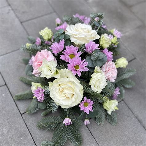 Wiązanki pogrzebowe z anturium  Kwiaty na pogrzeb z dostawą - zamów wieniec pogrzebowy, a my dostarczymy go na pogrzeb w Twoim imieniu