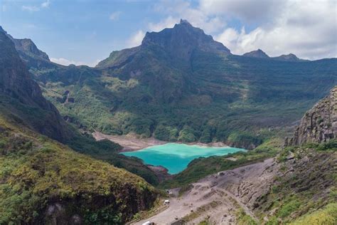 Wisanggeni iku putrane  Bathik kang mung diagem dening para satriya, raja, lan putra-putrane yaiku bathik motif