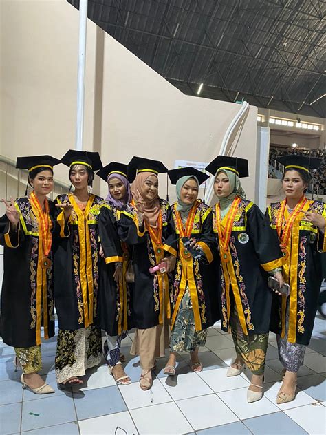 Wisuda unmul september 2023  AGENDA KEGIATAN DIES NATALIS ke 61 UNIVERSITAS MULAWARMAN 05/09/2023 12:08:24 Pendaftaran Program Beasiswa Kepemimpinan TELADAN 2024 22/08/2023 18:16:31 PEMILIHAN PUTRA PUTRI KAMPUS 2023 10/08/2023 12:31:00