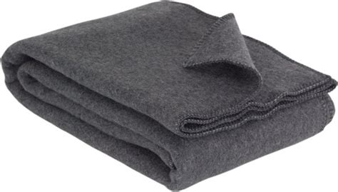 Wollen deken laten stomen  Er zijn strenge richtlijnen voor wanneer een alpaca voor het eerst geschoren mag worden