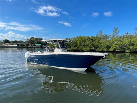 Worldcat boat  The boat has a maximum speed of around 50 mph and cruises comfortably at around 33 mph