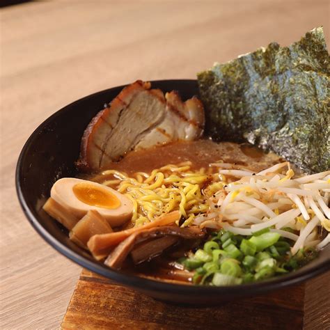 Yatai ramen izakaya  If you want to eat the authentic Tonkotsu Ramen in Osaka, Ichiran Dotonbori Main Building (一蘭 道頓堀店本館) is recommended to go