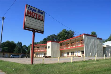 a1 motel des moines  A microwave and a refrigerator are also included in