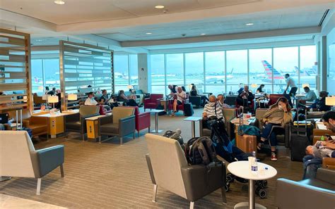 admirals club bdl  As an international lounge, while it is superior to the United Club and Admirals Club, the crowds and lack of “real” food are disappointing