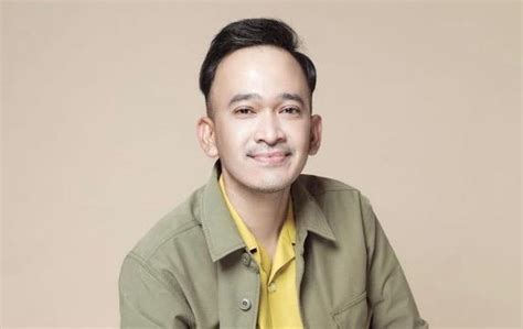 agama keluarga ruben onsu  (Indonesia) Profil di indonesiafilmcenter Diarsipkan 2014-12-18 di Wayback Machine