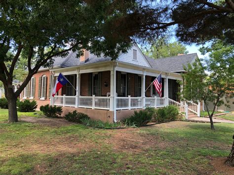 alpine bed and breakfast  Alpine Bed and Breakfast is a renovated 135-year-old, single-story, historical home 3 blocks from the heart of Alpine TX